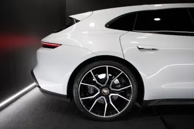Porsche Taycan Sport Turismo 2023 — foto 6 de 18