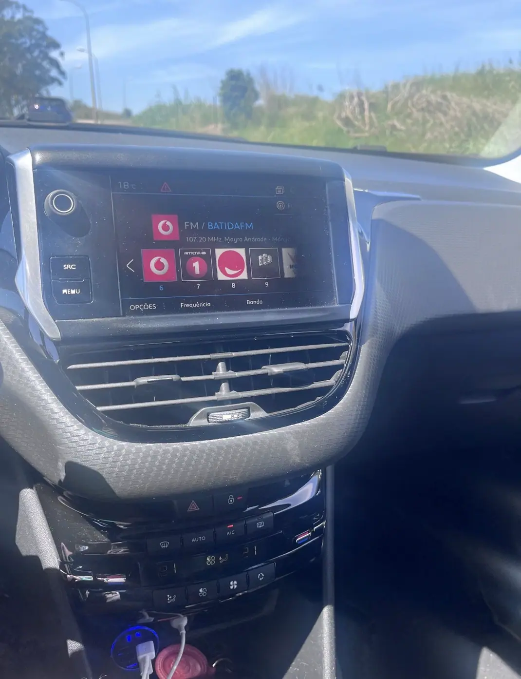 Peugeot 208 2018 - 8200 EUR, 123000 km - AUTO.MOTO.pt - 123000km - foto 7 de 7