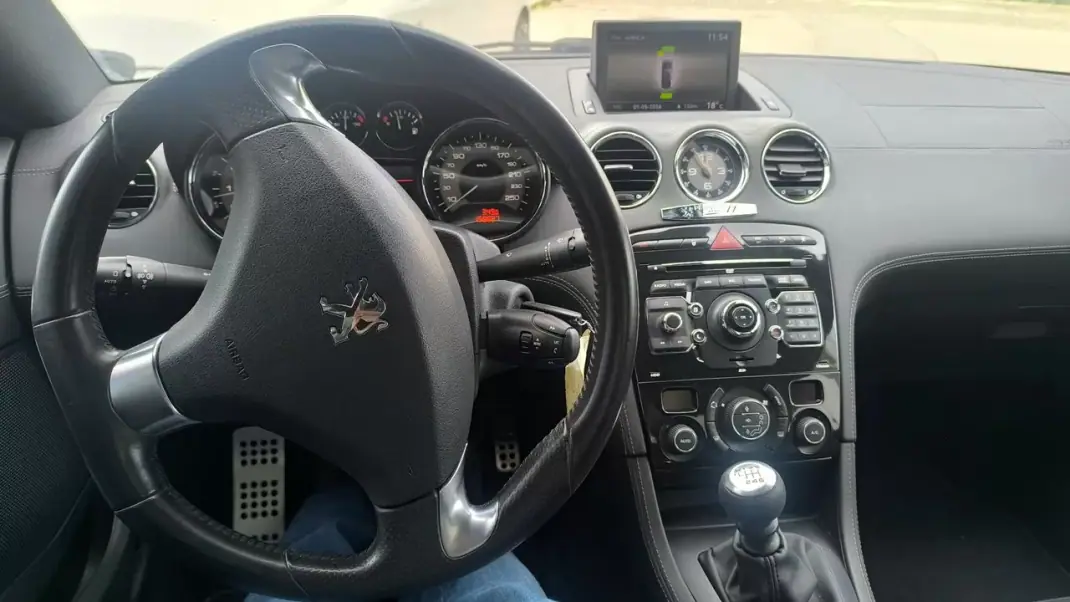 Peugeot RCZ 2011 - 10900 EUR, 158000 km - AUTO.MOTO.pt - 158000km - foto 18 de 19
