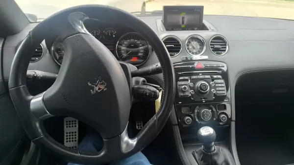 Peugeot RCZ 2011 - 10900 EUR, 158000 km - AUTO.MOTO.pt - 158000km - foto 18 de 19