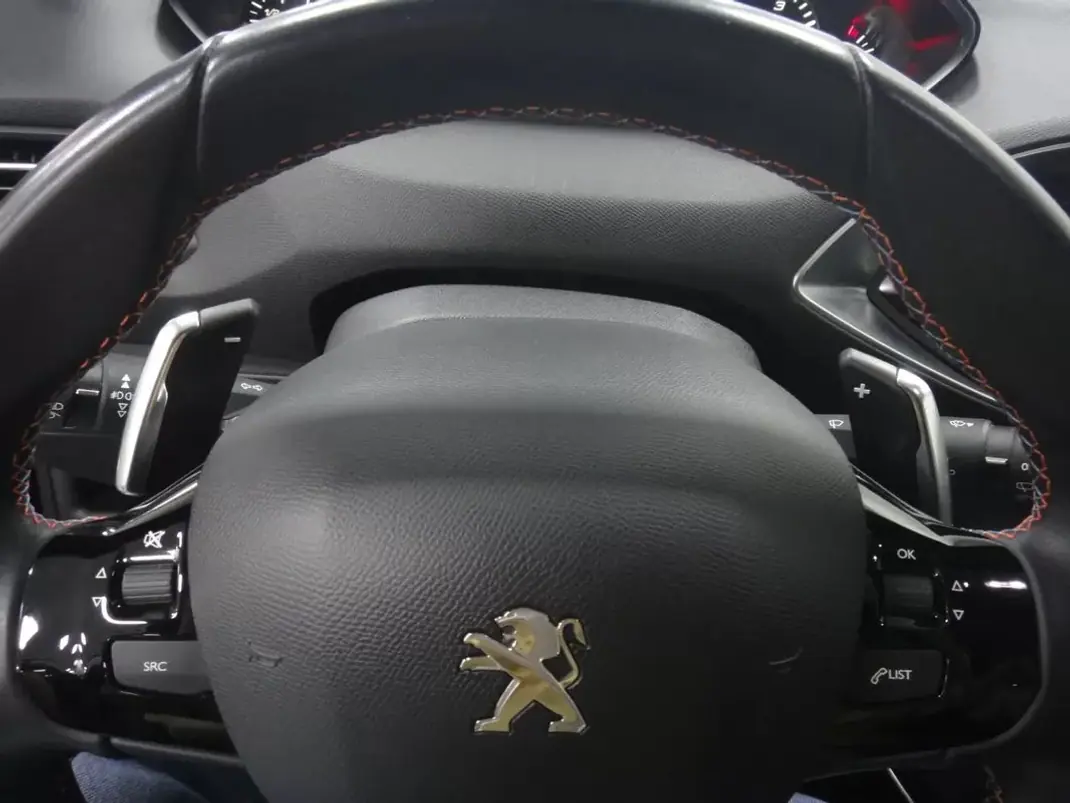 Peugeot 308 2019 - 14900 EUR, 50000 km - AUTO.MOTO.pt - 50000km - foto 46 de 51