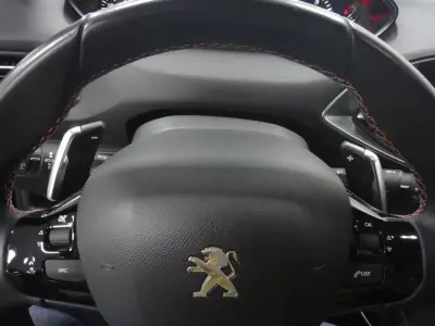 Peugeot 308 2019 - 14900 EUR, 50000 km - AUTO.MOTO.pt - 50000km - foto 46 de 51