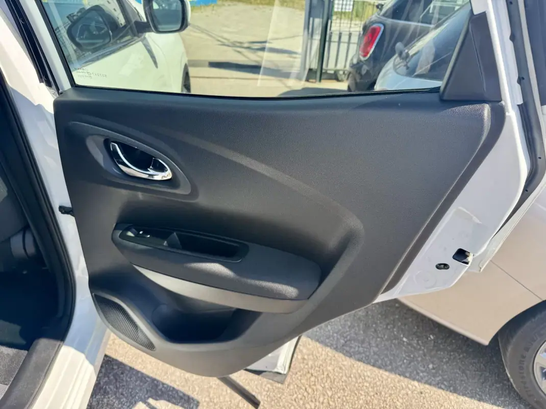 Renault Kadjar 2015 - 13950 EUR, 131333 km - 131333km - foto 20 de 28
