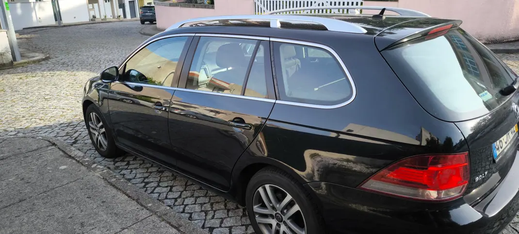 Volkswagen Golf Variant 2010 - 7500 EUR, 139000 km - AUTO.MOTO.pt - 139000km - foto 4 de 7