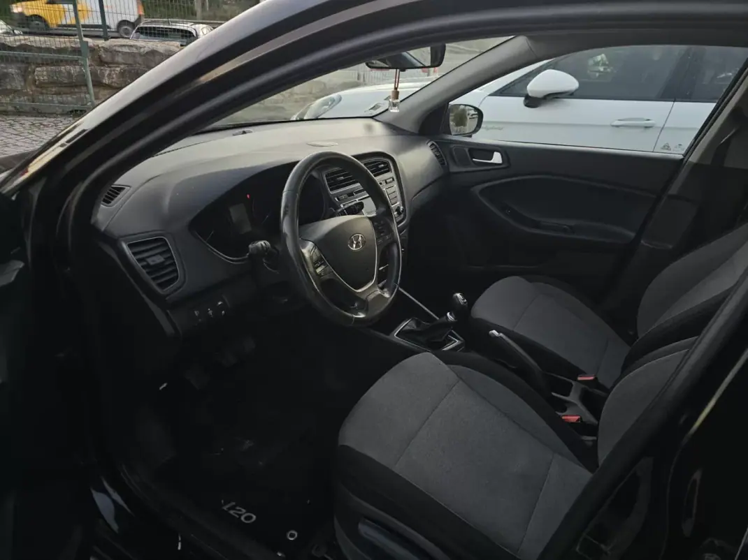 Hyundai i20 2015 - 8500 EUR, 100074 km - AUTO.MOTO.pt - 100074km - foto 5 de 8