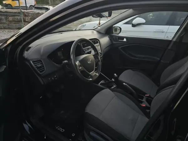 Hyundai i20 2015 - 8500 EUR, 100074 km - AUTO.MOTO.pt - 100074km - foto 5 de 8