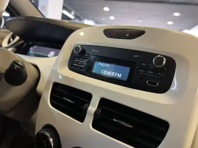 Renault Zoe 2018 - 10990 EUR, 130000 km - AUTO.MOTO.pt - 130000km - foto 20 de 36
