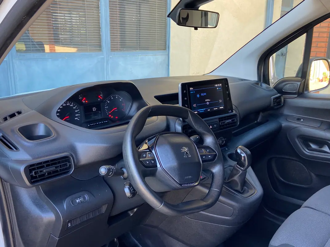 Peugeot Partner 1.6 BlueHdi 100cv Premium 2019 - 14980 EUR, 126882 km - AUTO.MOTO.pt - 126882km - foto 11 de 17
