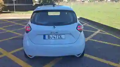 Renault Zoe 2020 - 12700 EUR, 78500 km - AUTO.MOTO.pt - 78500km - foto 13 de 13