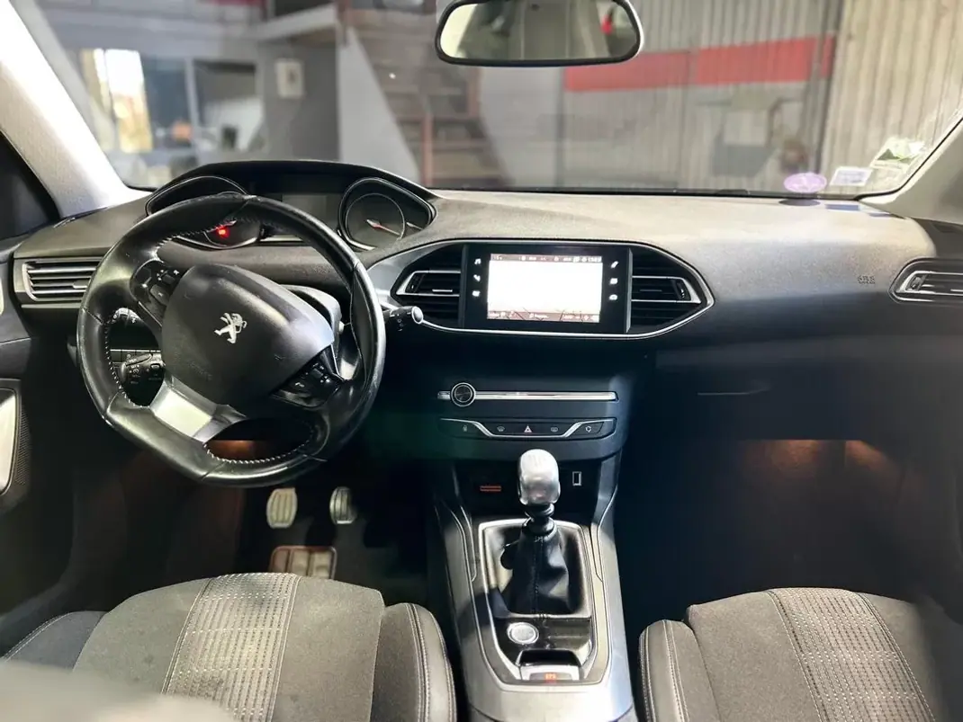 Peugeot 308 SW 2018 - 11500 EUR, 155853 km - AUTO.MOTO.pt - 155853km - foto 14 de 38