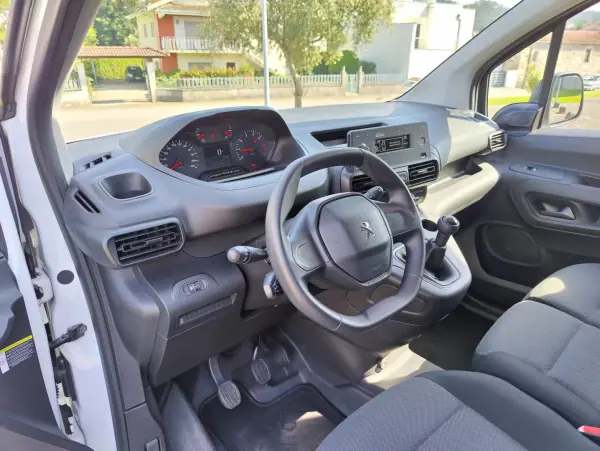 Peugeot Partner 1.5 BlueHDi Pro Standard 2021 - 13990 EUR, 113662 km - AUTO.MOTO.pt - 113662km - foto 7 de 10