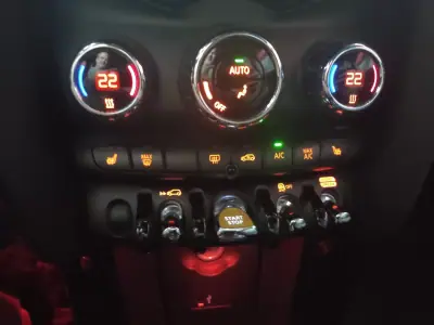 MINI Electric 2020 - 16750 EUR, 95000 km - AUTO.MOTO.pt - 95000km - foto 9 de 16