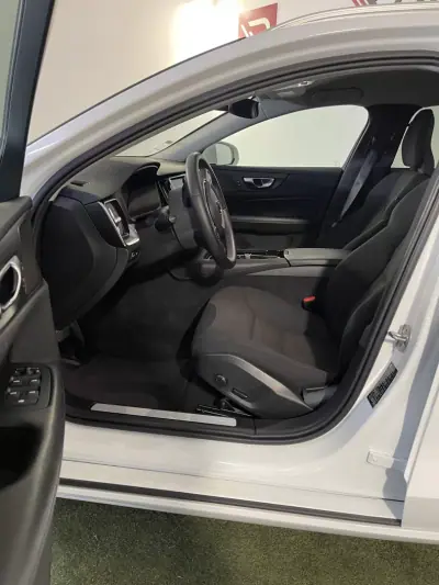 Volvo V60 2022 - 31900 EUR, 71000 km - AUTO.MOTO.pt - 71000km - foto 11 de 29