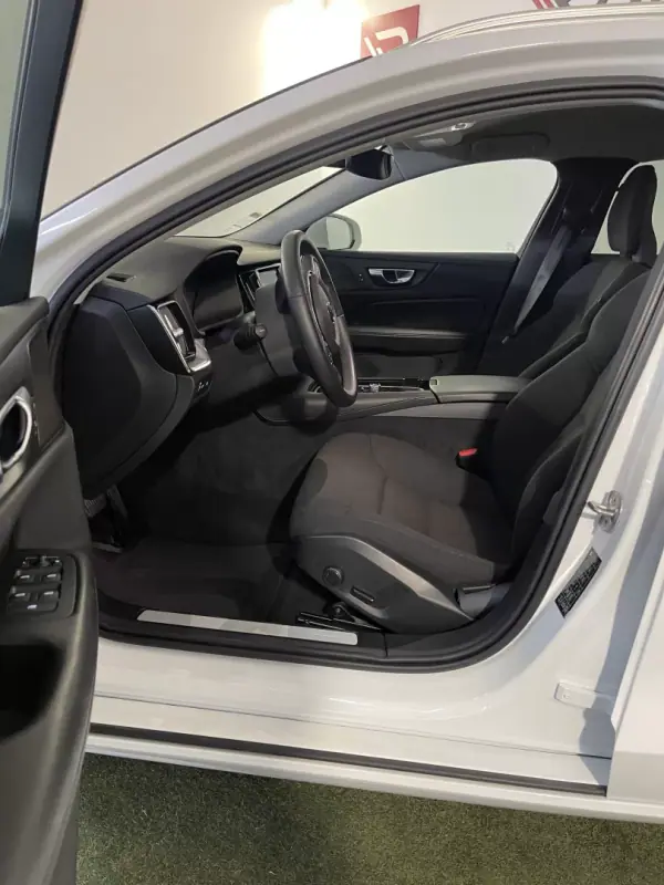 Volvo V60 2022 - 31900 EUR, 71000 km - AUTO.MOTO.pt - 71000km - foto 11 de 29