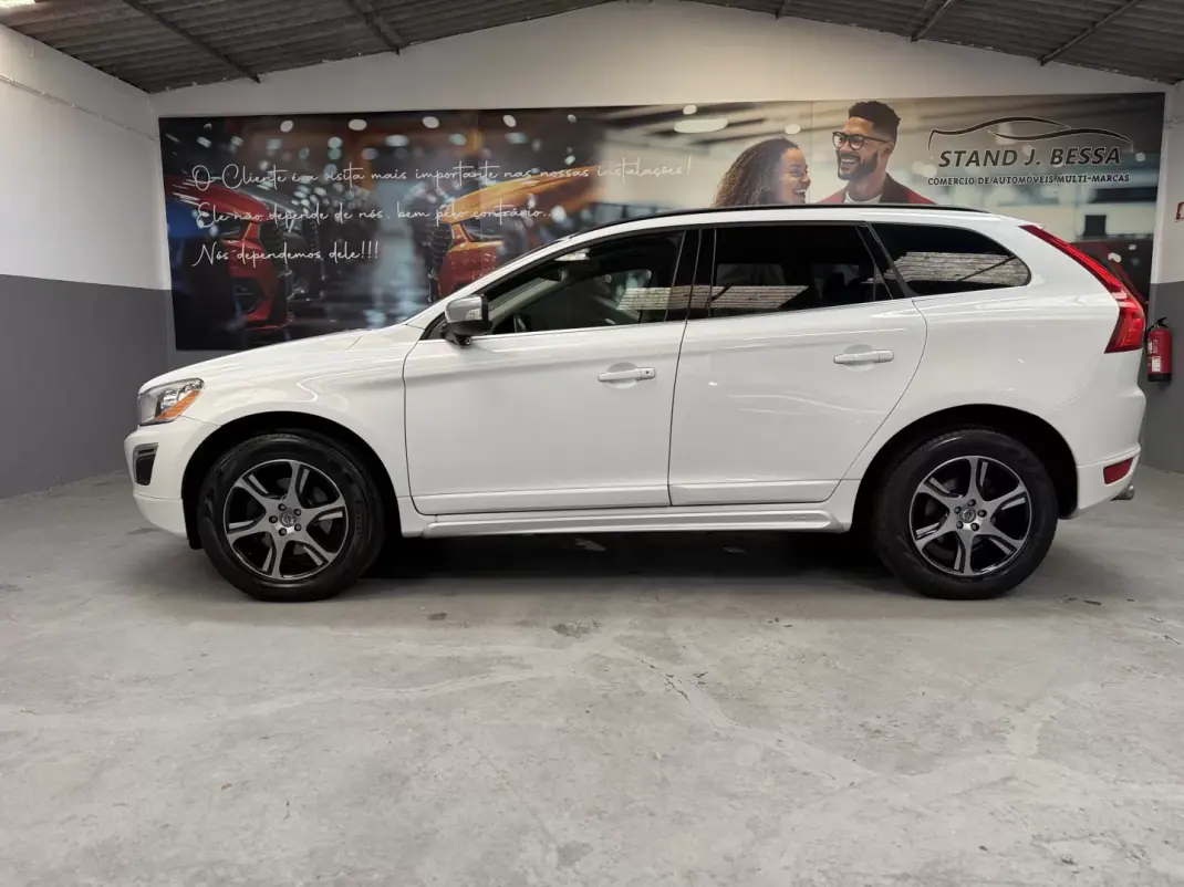 Volvo XC 60 2011 - 11990 EUR, 312000 km - AUTO.MOTO.pt - 312000km - foto 6 de 23