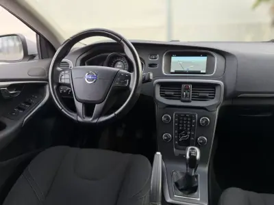 Volvo V40 2015 - 12450 EUR, 143090 km - AUTO.MOTO.pt - 143090km - foto 10 de 20