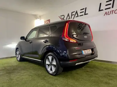 Kia e-Soul 2020 - 19750 EUR, 79000 km - AUTO.MOTO.pt - 79000km - foto 9 de 38
