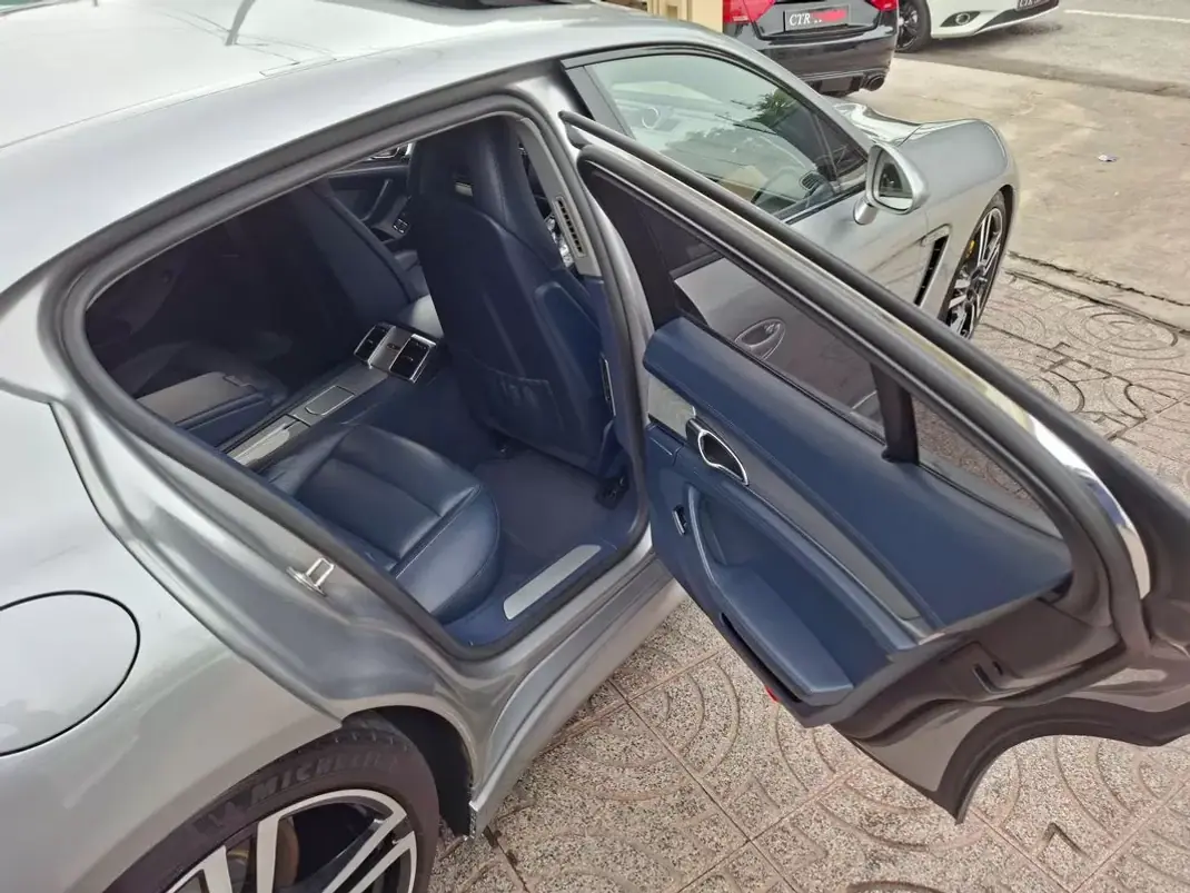 Porsche Panamera 2011 - 47900 EUR, 133621 km - 133621km - foto 25 de 36