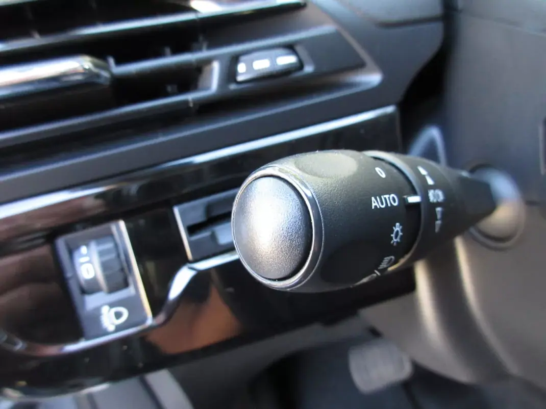Citroën C4 Picasso 2017 - 12990 EUR, 175000 km - AUTO.MOTO.pt - 175000km - foto 19 de 44