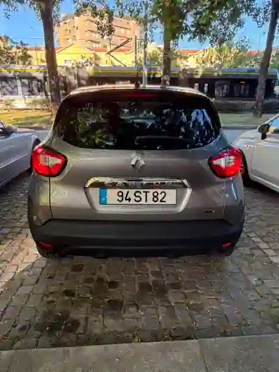 Renault Captur 2017 - 10500 EUR, 112999 km - AUTO.MOTO.pt - 112999km - foto 6 de 6