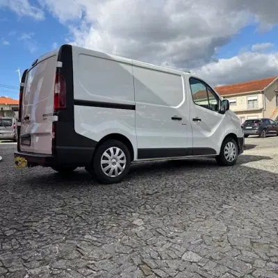 Renault TRAFIC 1.6 DCI GRAND COMFORT 2018 - 13500 EUR, 204000 km - AUTO.MOTO.pt - 204000km - foto 11 de 14