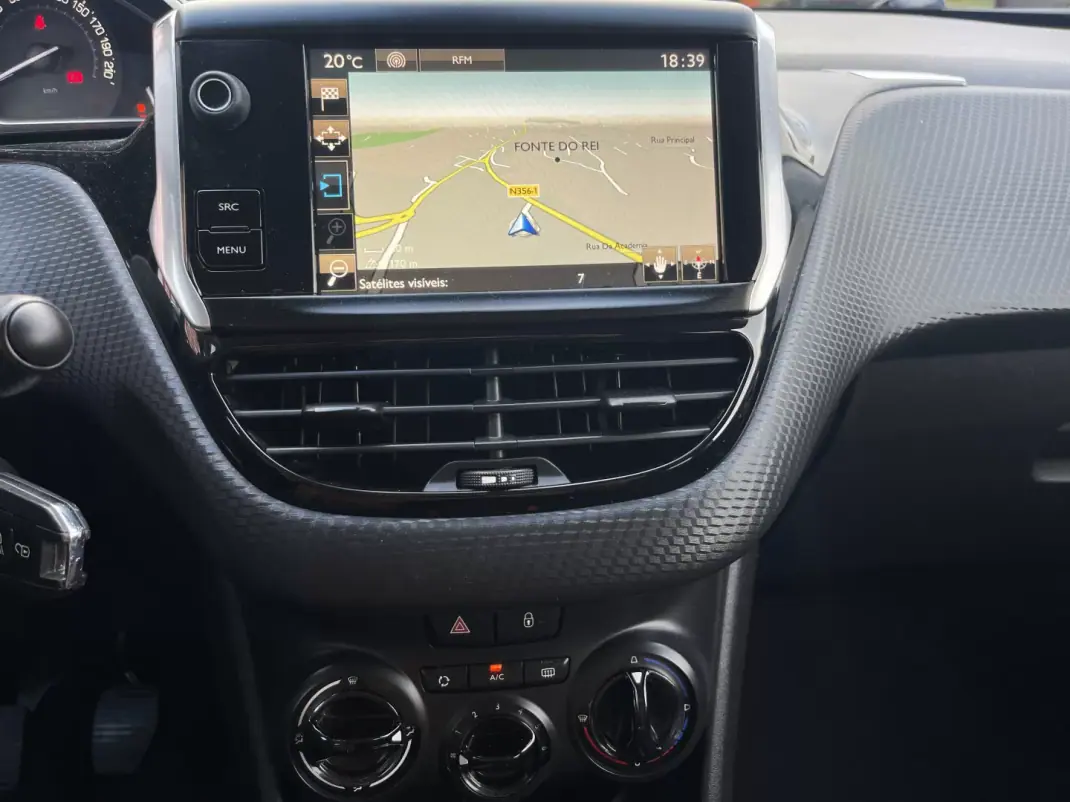 Peugeot 2008 2016 - 10990 EUR, 184350 km - 184350km - foto 14 de 19