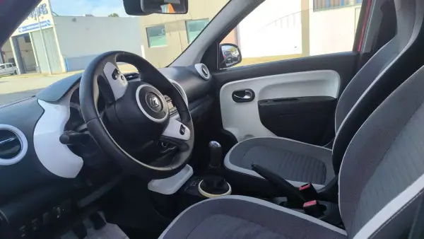 Renault Twingo 2014 - 6900 EUR, 150000 km - AUTO.MOTO.pt - 150000km - foto 5 de 14