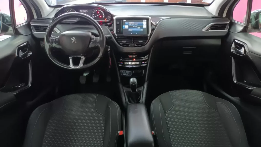 Peugeot 208 2016 - 11690 EUR, 138481 km - AUTO.MOTO.pt - 138481km - foto 17 de 54