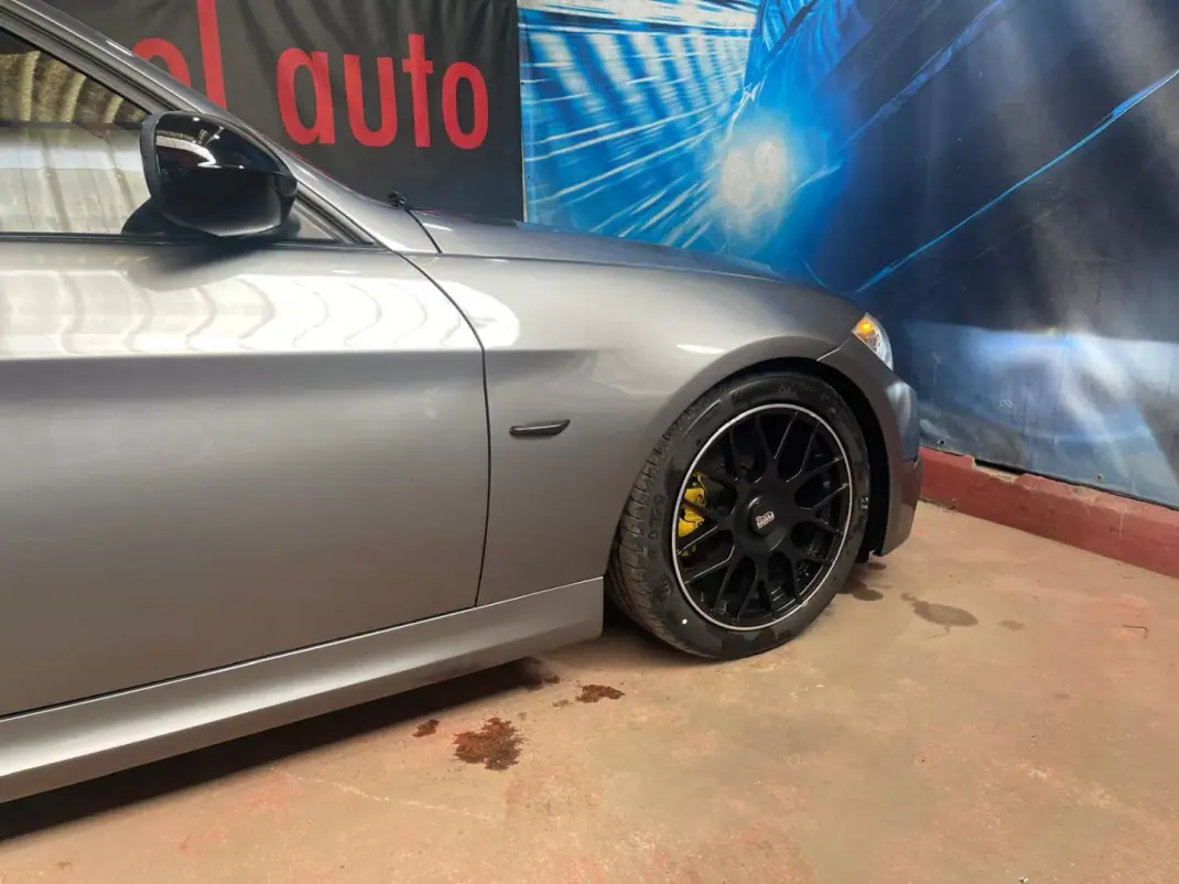 BMW 318 2010 - 10999 EUR, 181000 km - AUTO.MOTO.pt - 181000km - foto 22 de 46