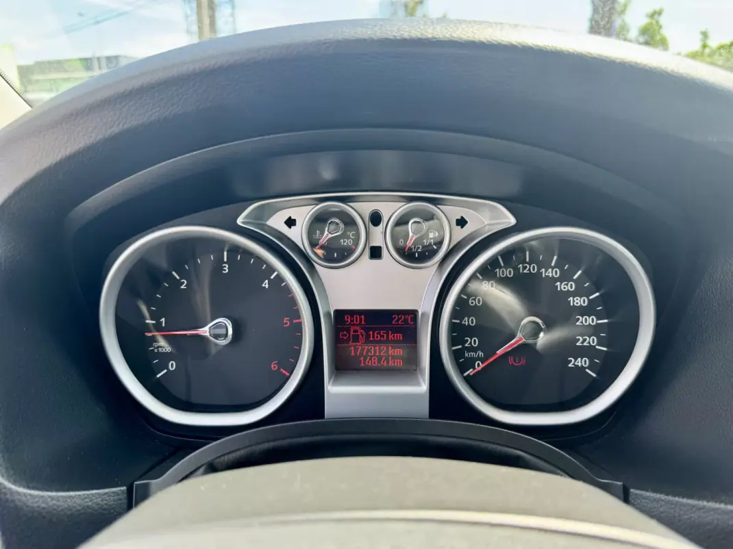 Ford Focus 2009 - 7250 EUR, 177000 km - AUTO.MOTO.pt - 177000km - foto 19 de 23