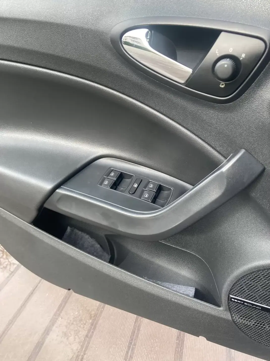 SEAT Ibiza 2016 - 13900 EUR, 118800 km - AUTO.MOTO.pt - 118800km - foto 18 de 24