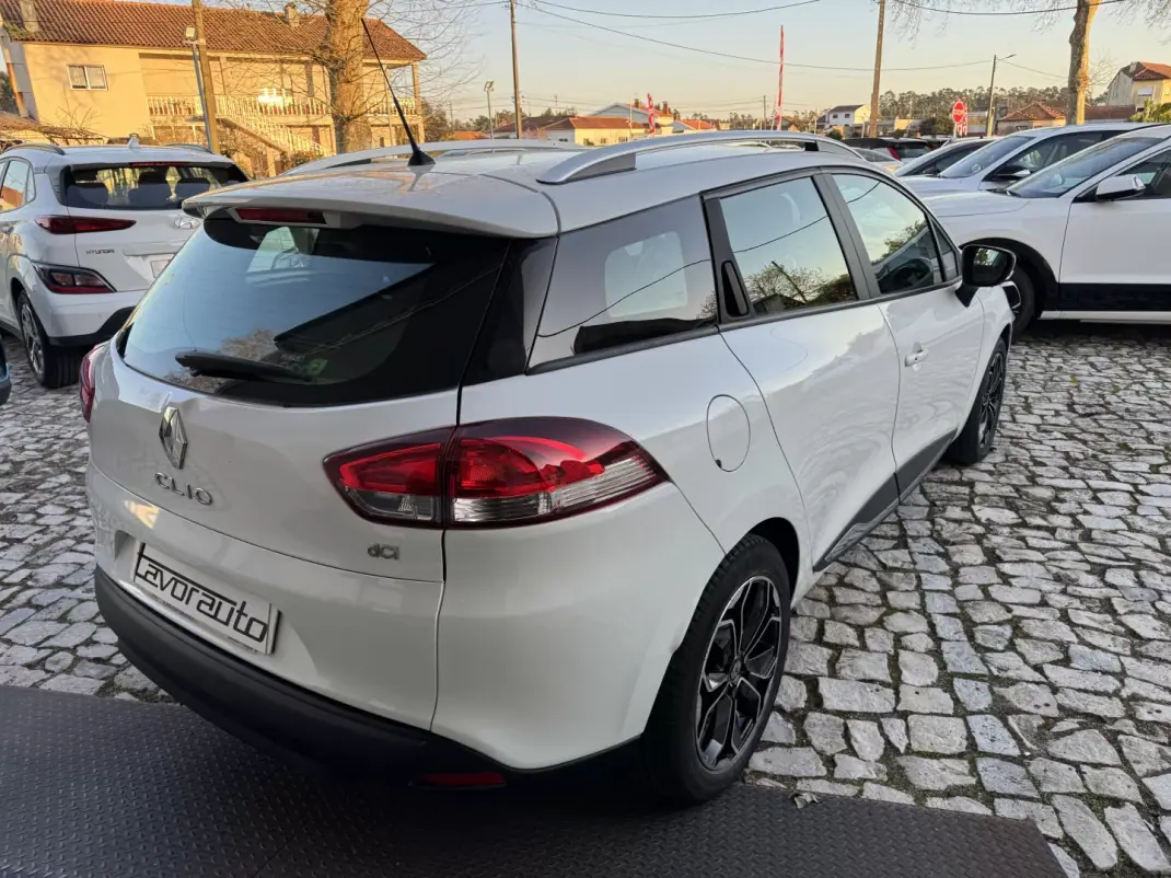 Renault Clio Sport Tourer 2016 - 10500 EUR, 138000 km - AUTO.MOTO.pt - 138000km - foto 7 de 37