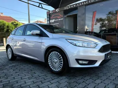 Ford Focus 2018 - 13900 EUR, 114000 km - AUTO.MOTO.pt - 114000km - foto 12 de 16