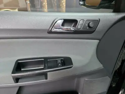 Volkswagen Polo 2008 - 5900 EUR, 155000 km - AUTO.MOTO.pt - 155000km - foto 4 de 16