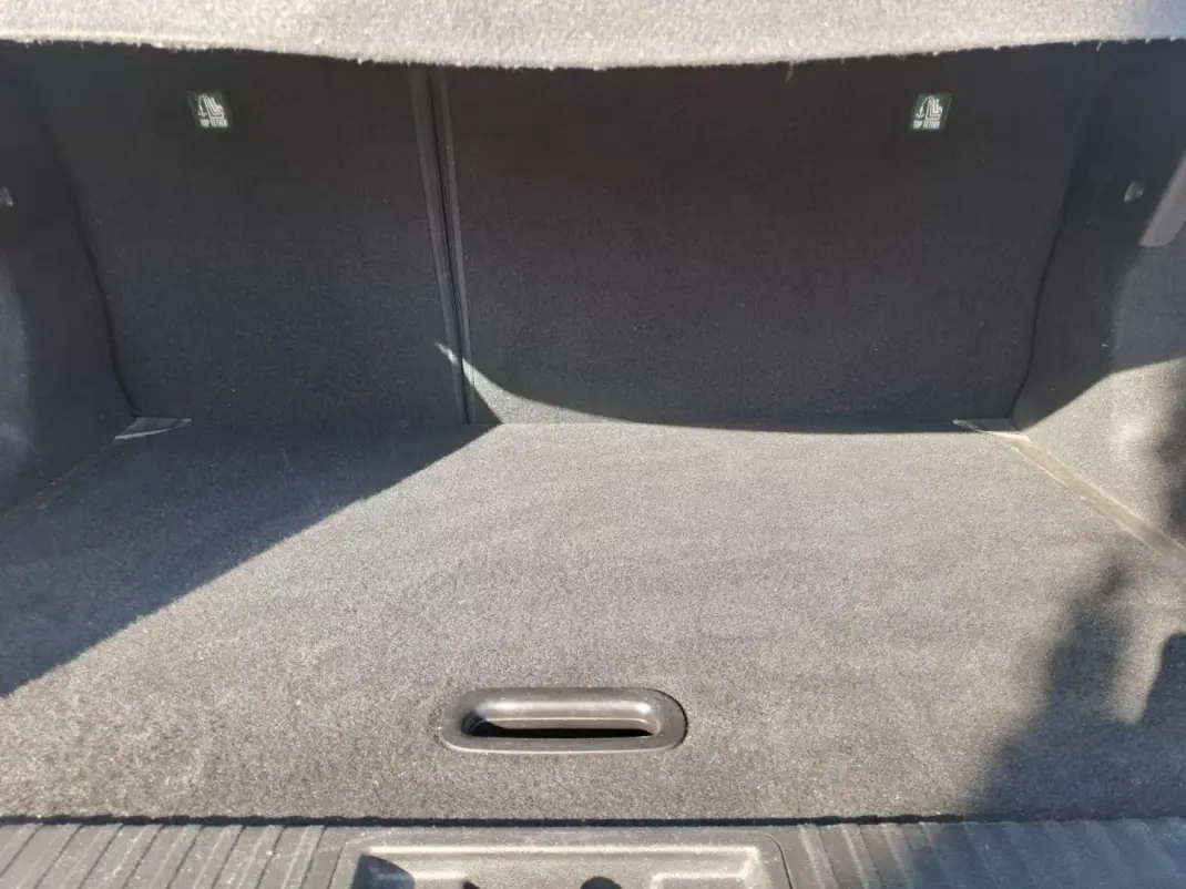 Renault Captur 2019 - 19500 EUR, 119000 km - AUTO.MOTO.pt - 119000km - foto 13 de 15