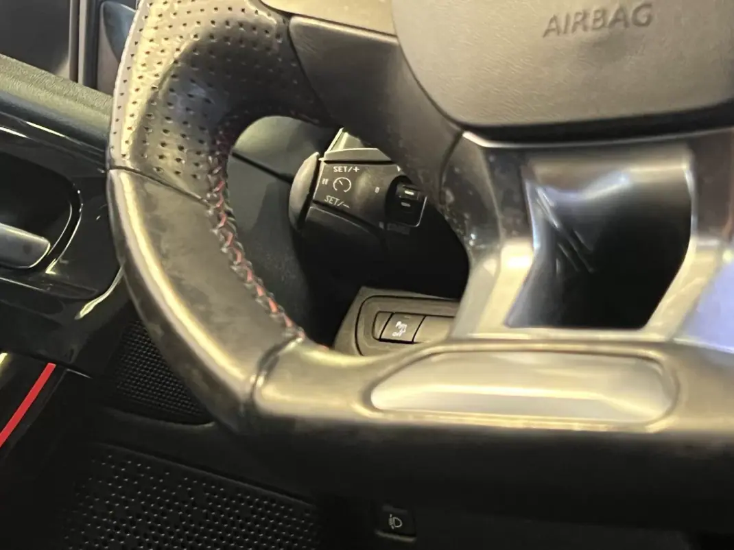 Peugeot 2008 2016 - 10990 EUR, 60000 km - 60000km - foto 49 de 60