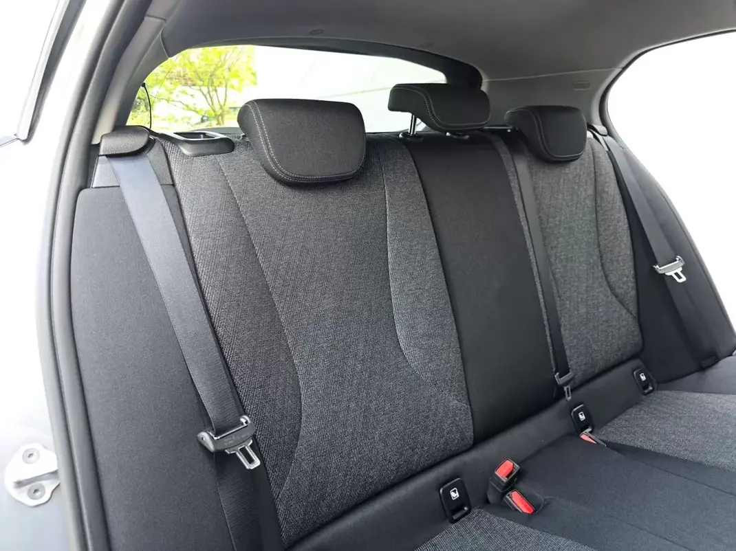 BMW 116 2025 - 30500 EUR, 14400 km - AUTO.MOTO.pt - 14400km - foto 37 de 39