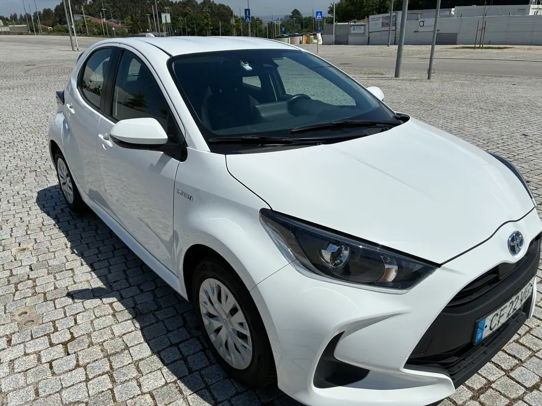 Toyota Yaris 2021 - 19500 EUR, 48750 km - AUTO.MOTO.pt - 48750km - foto 2 de 13