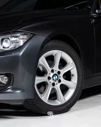 BMW 318 2016 - 16450 EUR, 163810 km - AUTO.MOTO.pt - 163810km - foto 5 de 26