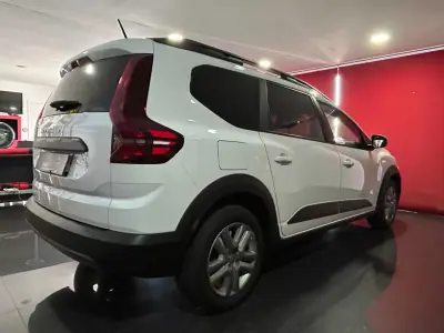 Dacia Jogger 2023 - 15500 EUR, 122342 km - AUTO.MOTO.pt - 122342km - foto 6 de 20