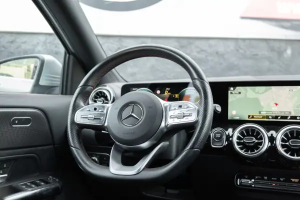 Mercedes-Benz EQA 2022 - 30900 EUR, 115000 km - AUTO.MOTO.pt - 115000km - foto 8 de 28