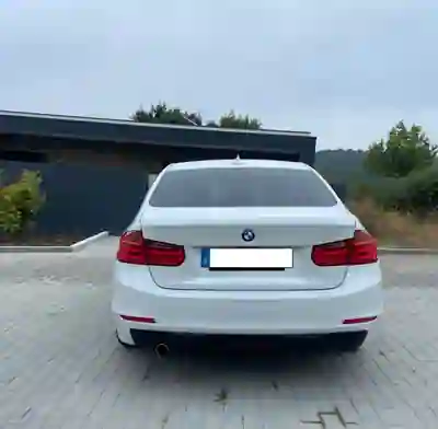 BMW 316 2012 - 11750 EUR, 199000 km - foto 5 de 15