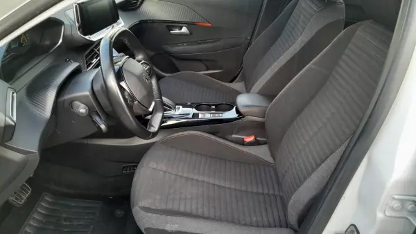Peugeot 208 2020 - 24500 EUR, 49400 km - AUTO.MOTO.pt - 49400km - foto 8 de 9