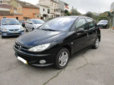 Peugeot 206 2004 - 3900 EUR, 168000 km - AUTO.MOTO.pt - 168000km - foto 2 de 10