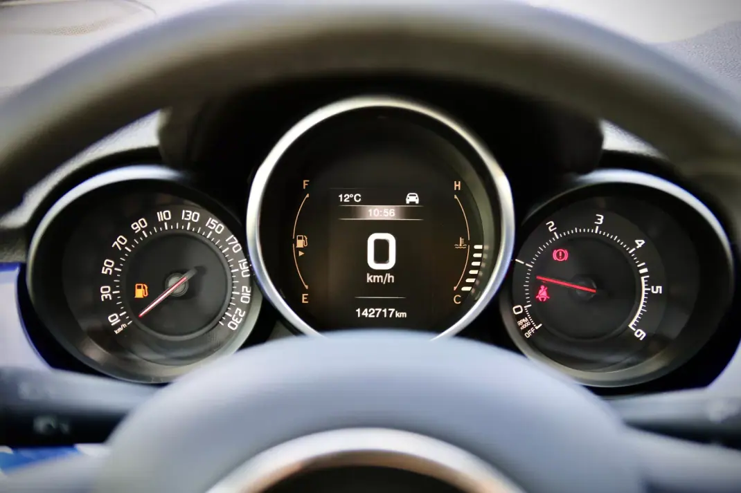 Fiat 500X 2016 - 11950 EUR, 140000 km - AUTO.MOTO.pt - 140000km - foto 22 de 33