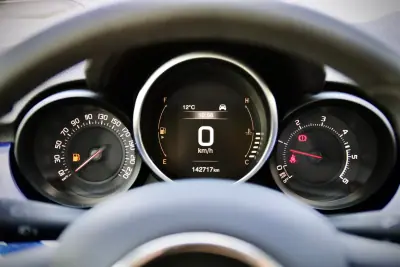 Fiat 500X 2016 - 11950 EUR, 140000 km - AUTO.MOTO.pt - 140000km - foto 22 de 33