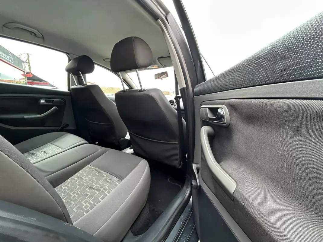 SEAT Cordoba 2007 - 5250 EUR, 243708 km - AUTO.MOTO.pt - 243708km - foto 18 de 19