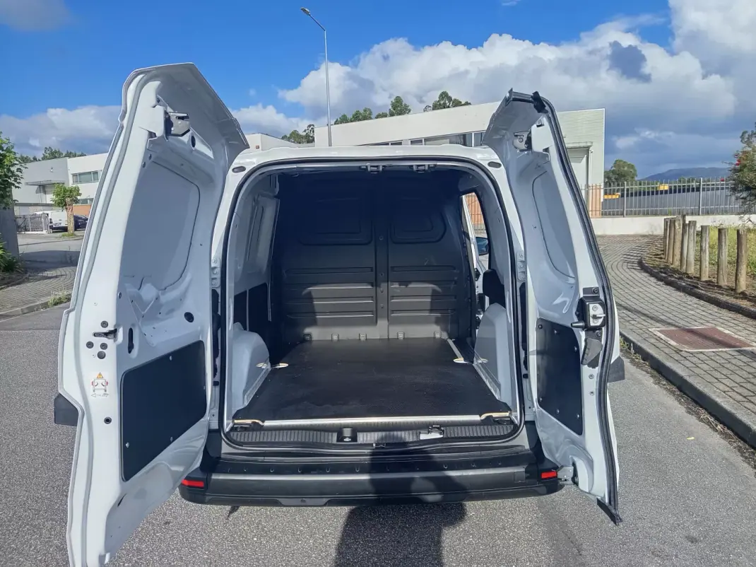 Renault Kangoo E-Tech 2022 - 16990 EUR, 30146 km - AUTO.MOTO.pt - 30146km - foto 9 de 16
