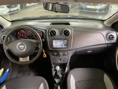 Dacia Sandero 2015 - 10900 EUR, 46000 km - AUTO.MOTO.pt - 46000km - foto 4 de 5
