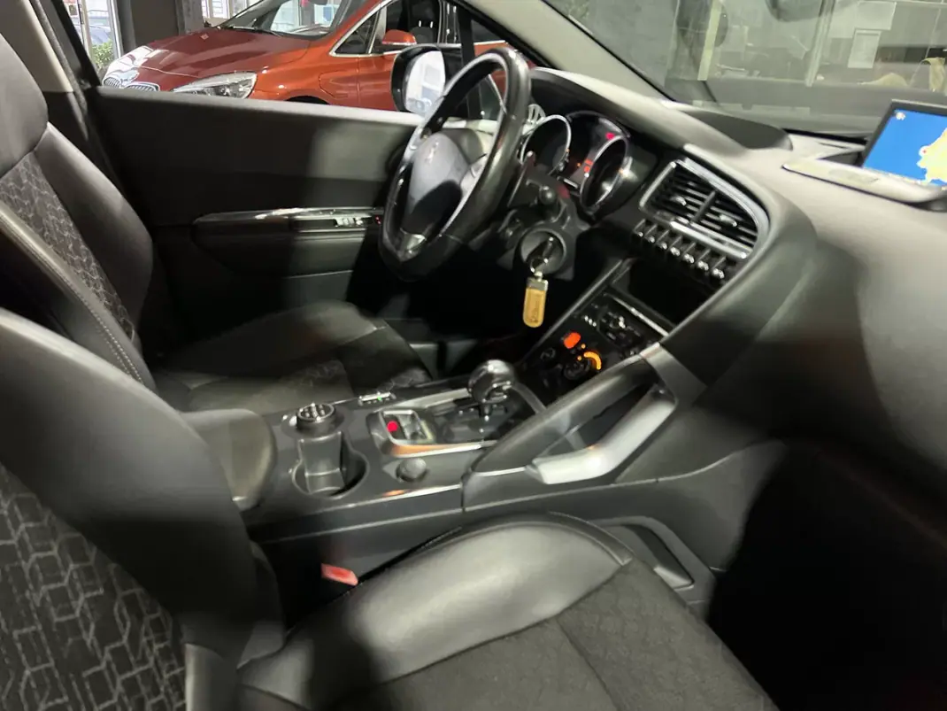 Peugeot 3008 2014 - 9800 EUR, 205634 km - AUTO.MOTO.pt - 205634km - foto 11 de 21